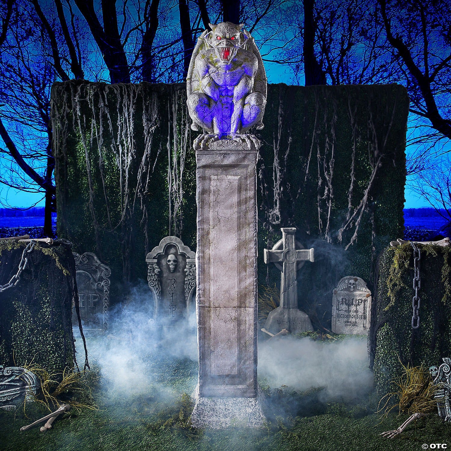 Oversized gargoyle pillar